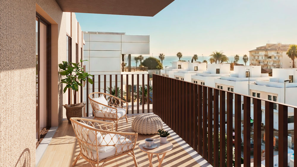 Terraza exterior de vivienda en Residencial Calarena
